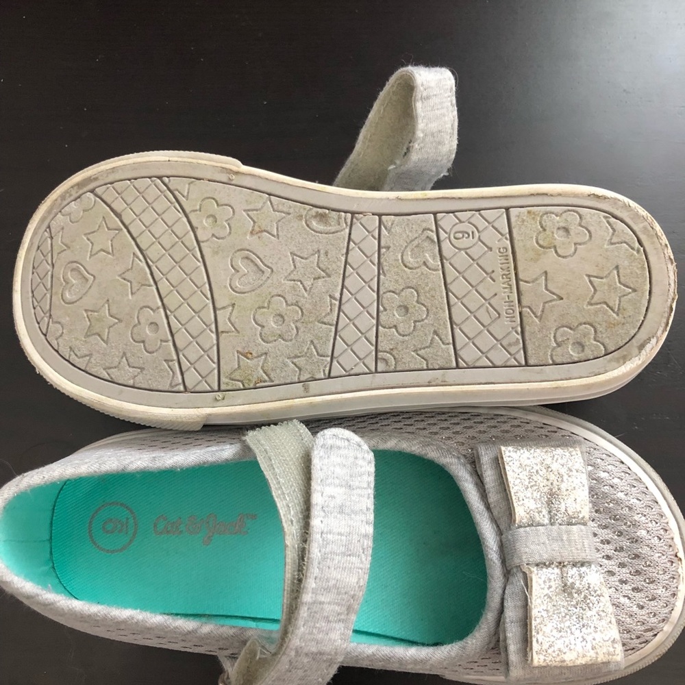 Cat & Jack size 9 toddler shoes